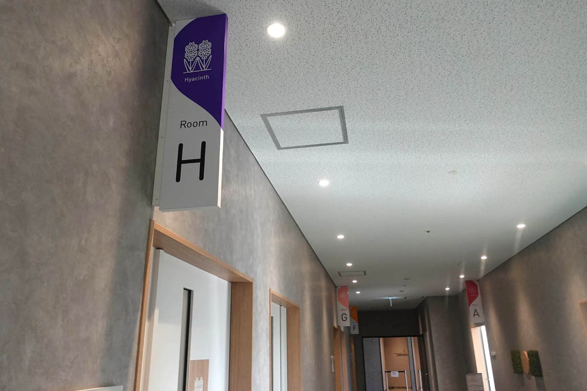 会議室には「ヒヤシンス」などの名称がつけられている