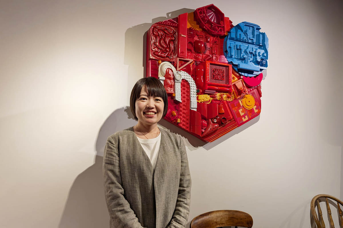 メルカリ本社の入り口にはさまざまなアンティークを模したアート作品が並んでいるが、これもその1つ