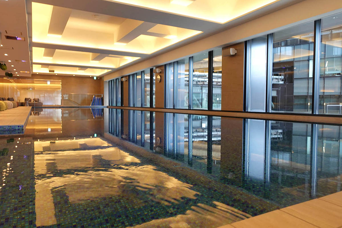 25mの屋内温水プール