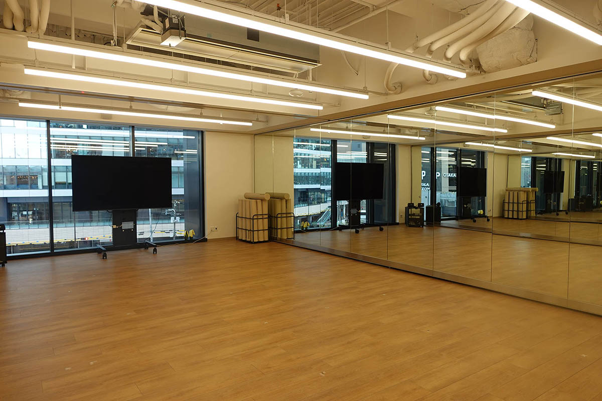 フリールームでは、ヨガやボクササイズのレッスンも開催される予定