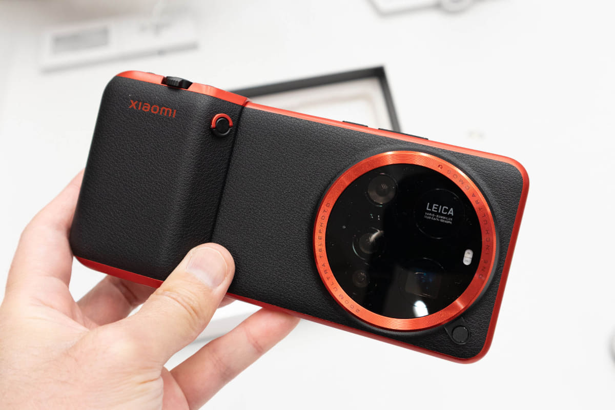 Xiaomi 15 Ultraに装着したところ