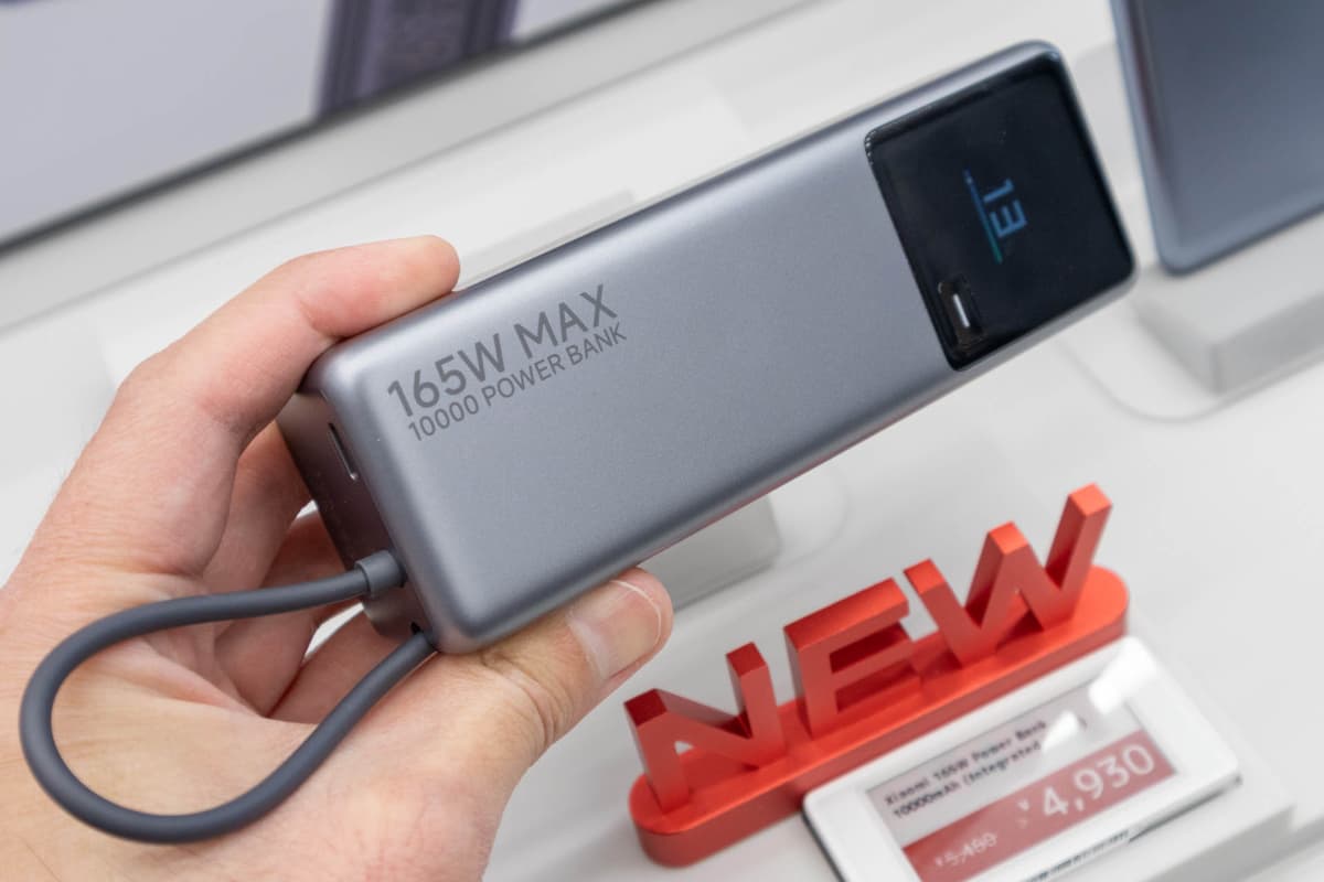 新製品では165W出力、容量10,000mAhの「Xiaomi 165W Power Bank 10000」を手に取れる