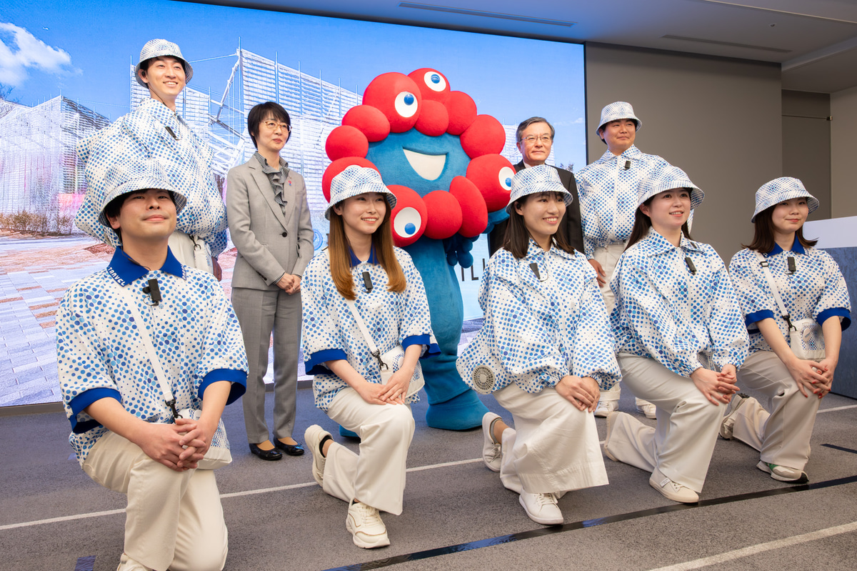 NTTパビリオンのスタッフユニフォーム