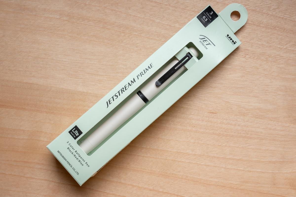 紙製のパッケージに入って売られています