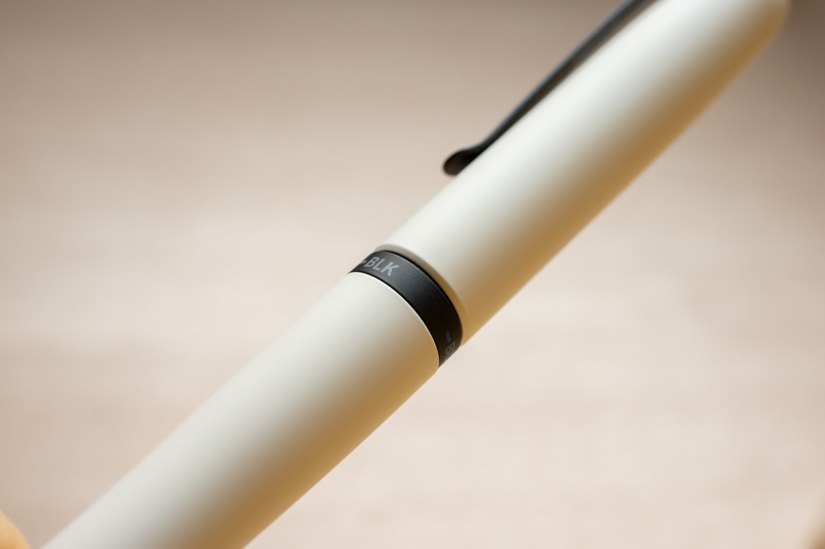 真ん中に色の指標。手元では読めますが、遠くから見ると目立ちません