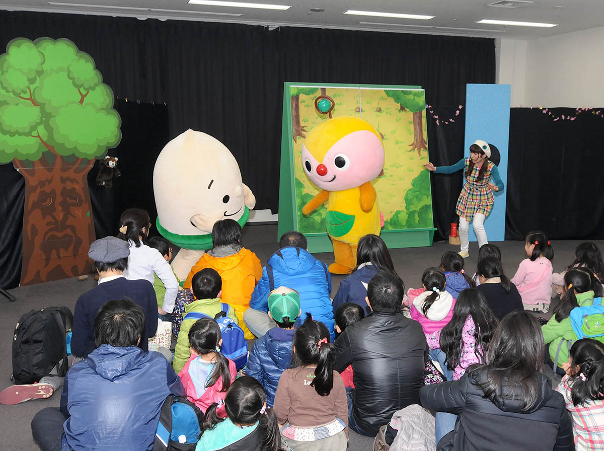 植樹イベントは親子で参加できるものが多く、植樹後に日本科学未来館(江東区青海)でさまざまなイベントを実施(2016年3月撮影)