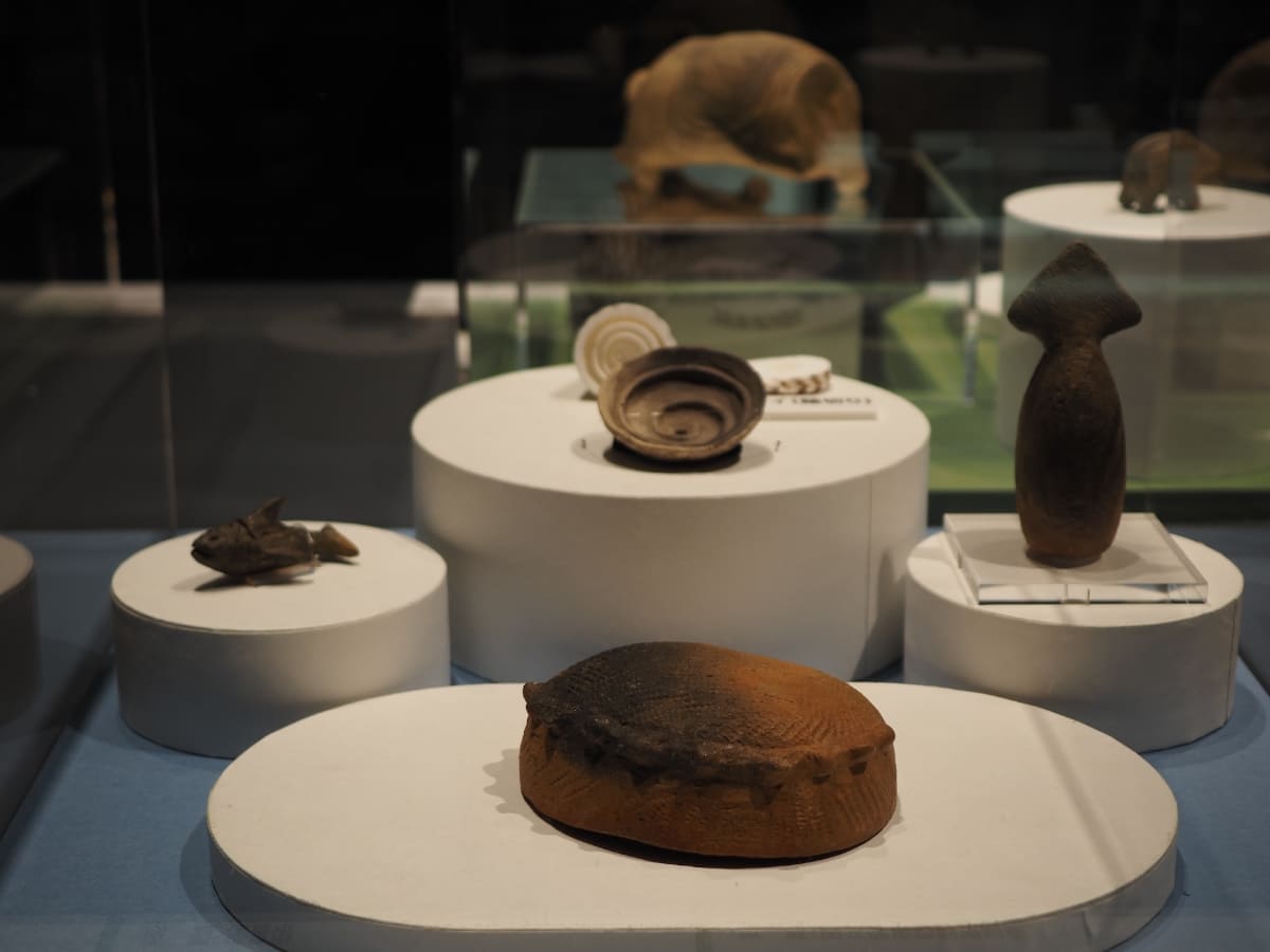 シャチやアワビなどの土製品