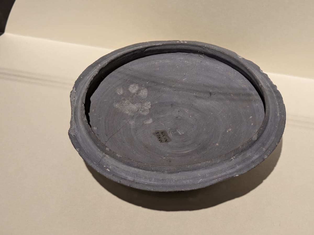 ネコの足跡なのか? 姫路市教育委員会所蔵の《動牣足跡付須恵器》