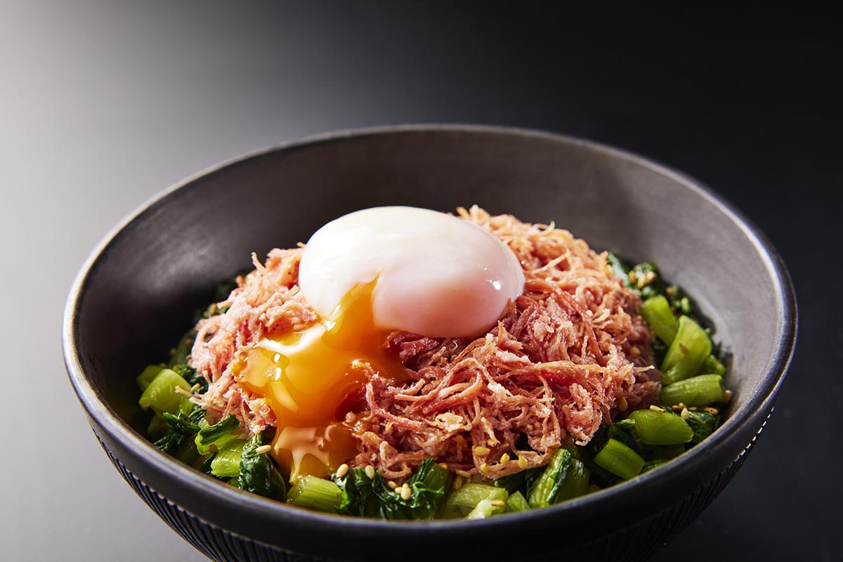 千駄木腰塚「コンビーフTKG」