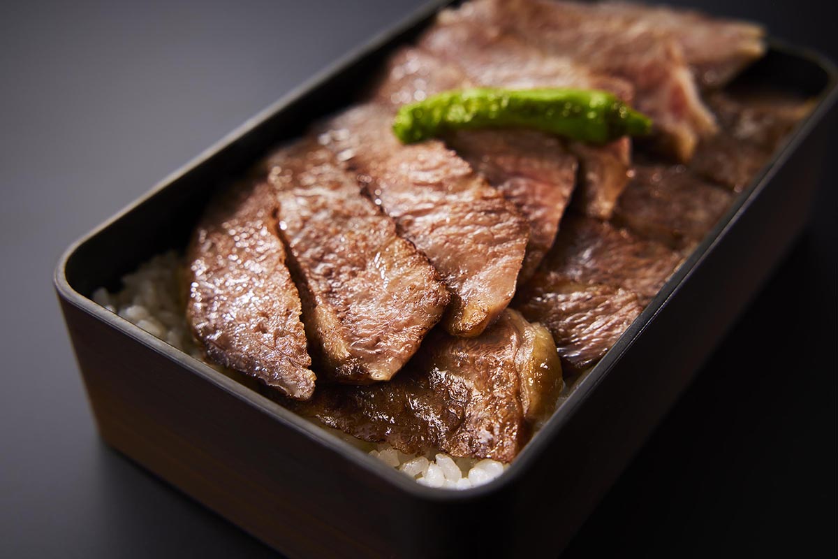 お肉処 DELI牛蔵「尾崎牛モモステーキ重(大盛)」