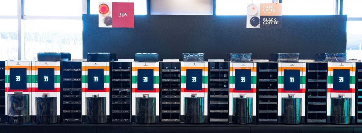 「セブンカフェ」マシンは、カウンターと離れた入口付近に設置