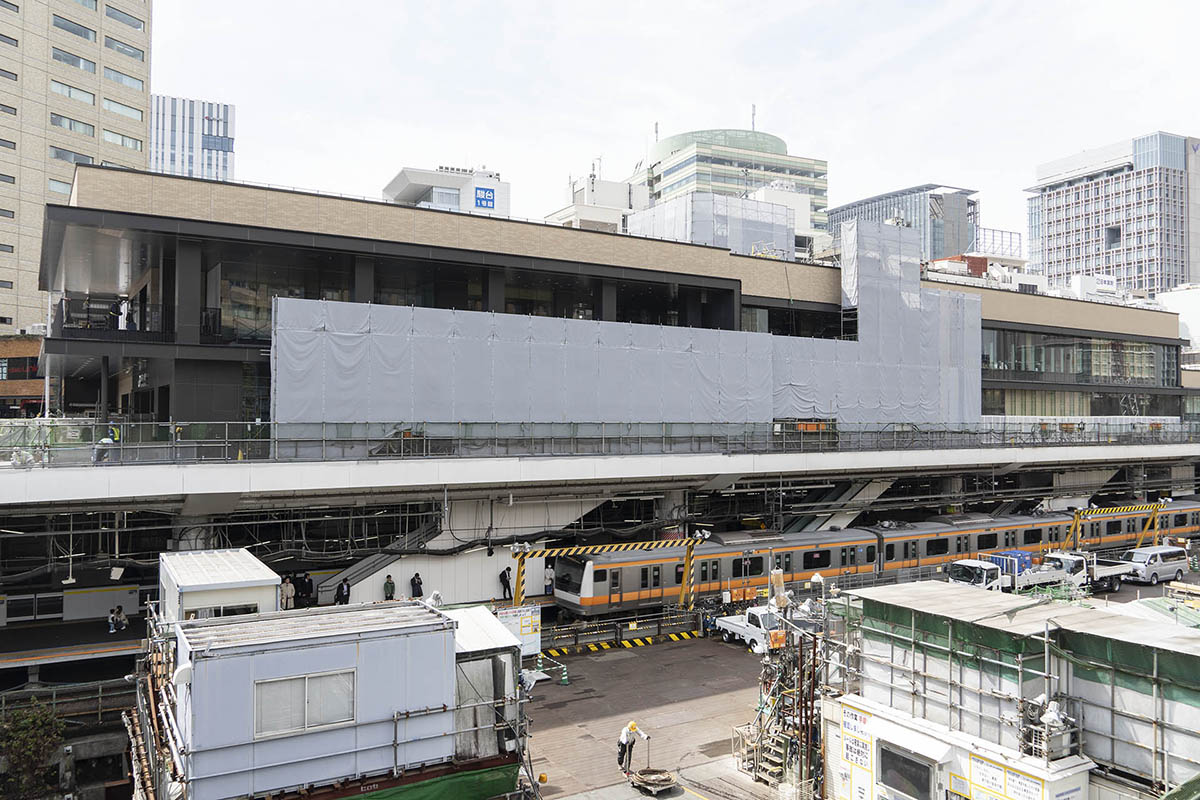 工事が進められているエキュートエディション御茶ノ水 神田川側(3月13日撮影)
