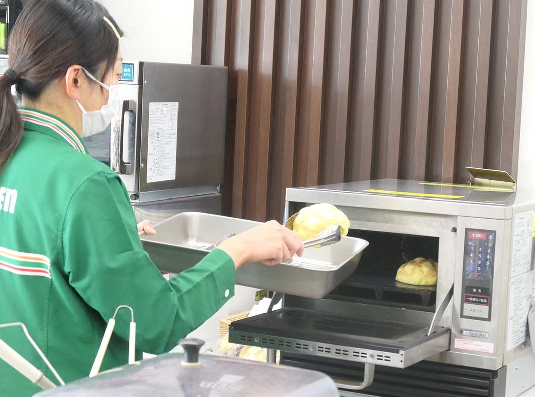 提供前にオーブンで再び温めるため、焼き立てが食べられます
