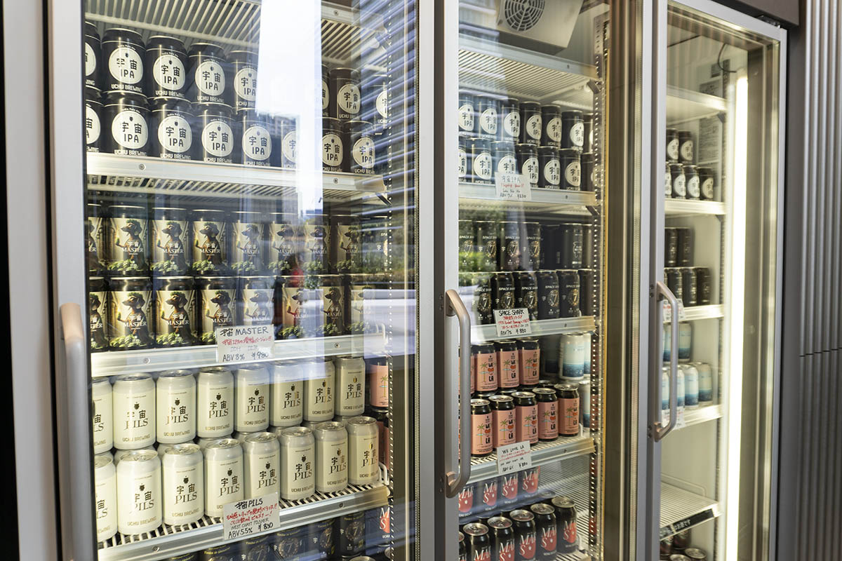 缶ビールは「宇宙IPA」(830円)など