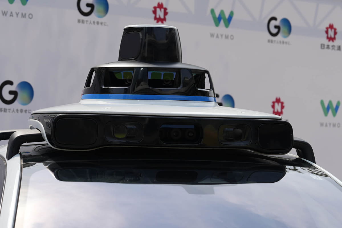 カメラやLiiDAR、センサーなどを多数搭載する