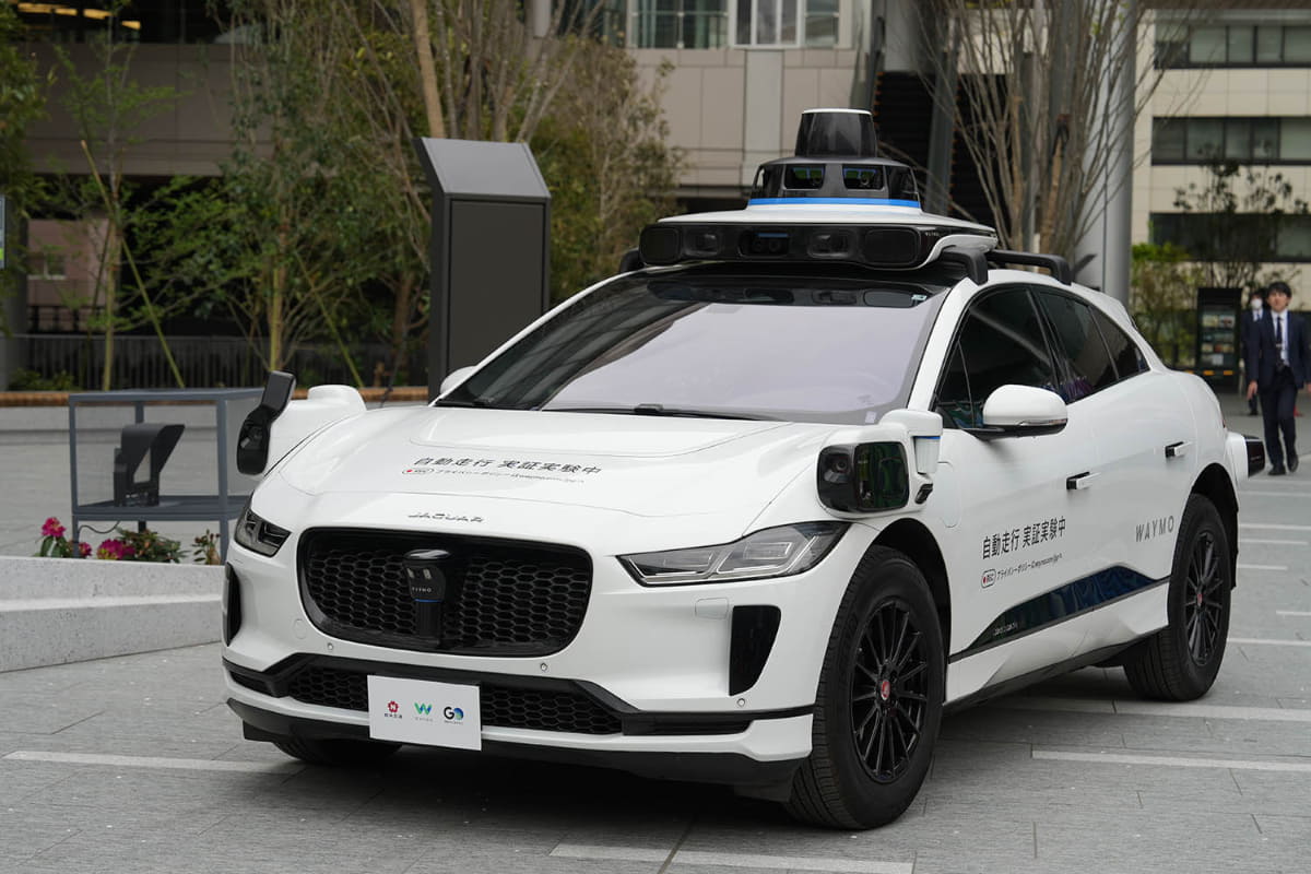 TAKANAWA GATEWAY CITYでテスト走行(ドライバーが運転)