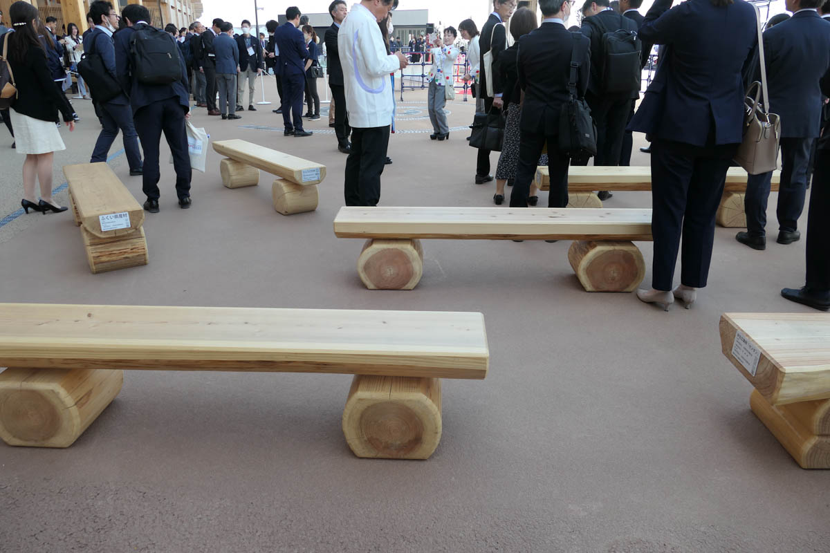 ベンチは割とあります