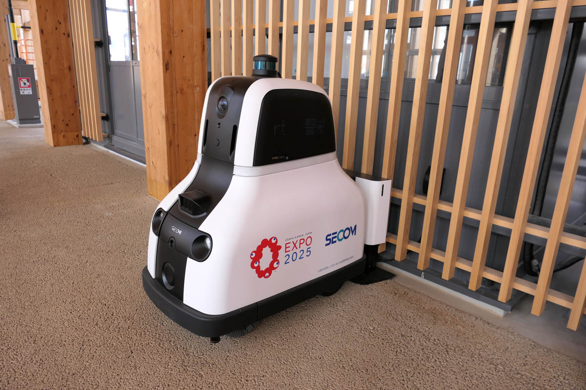 セコム警備ロボット「cocobo」