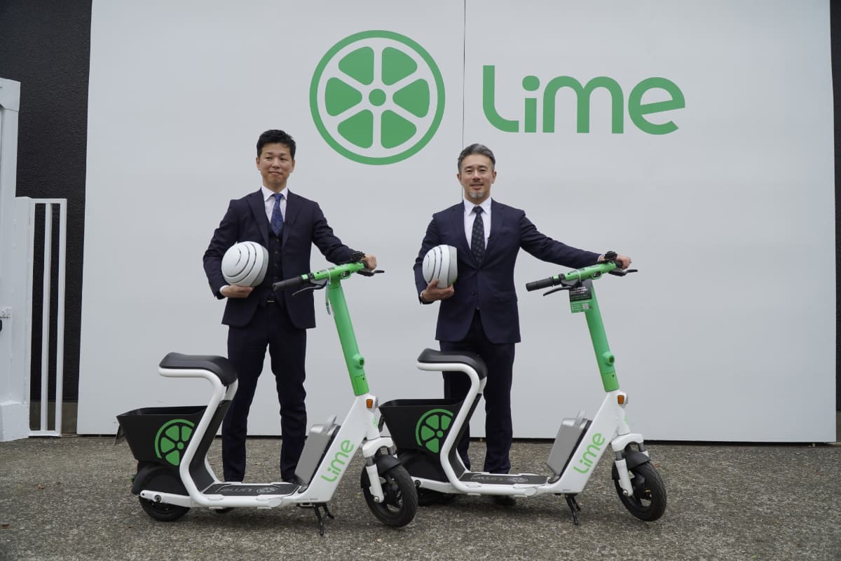 左から日本政府渉外責任者 井上祐輔氏、カントリーマネージャー テリー・サイ氏