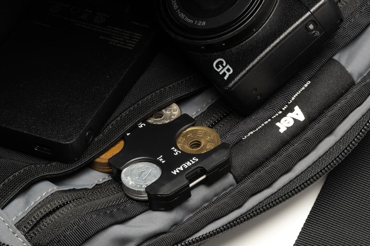 コンパクトなサイズ感でバッグにも収まりやすい。