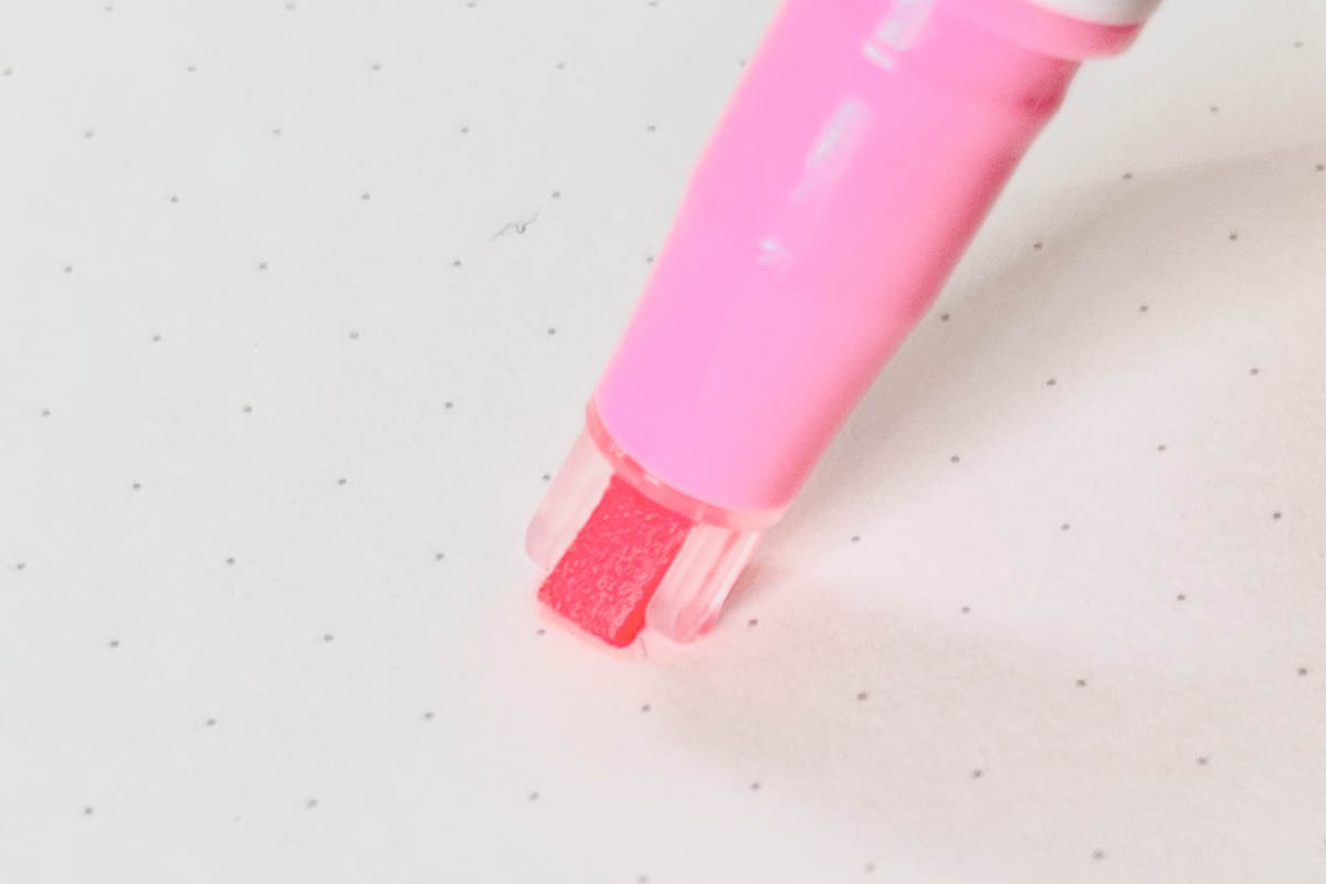 キチントガイドのおかげでチップが常に一定の角度・筆圧で紙に当たる