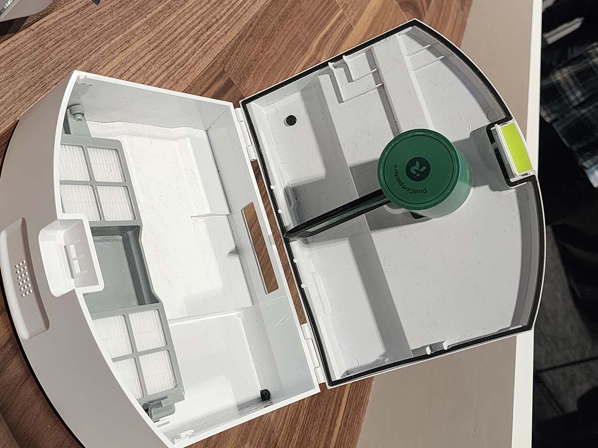 業界初となる機械式圧縮機能「DustCompactor」を搭載