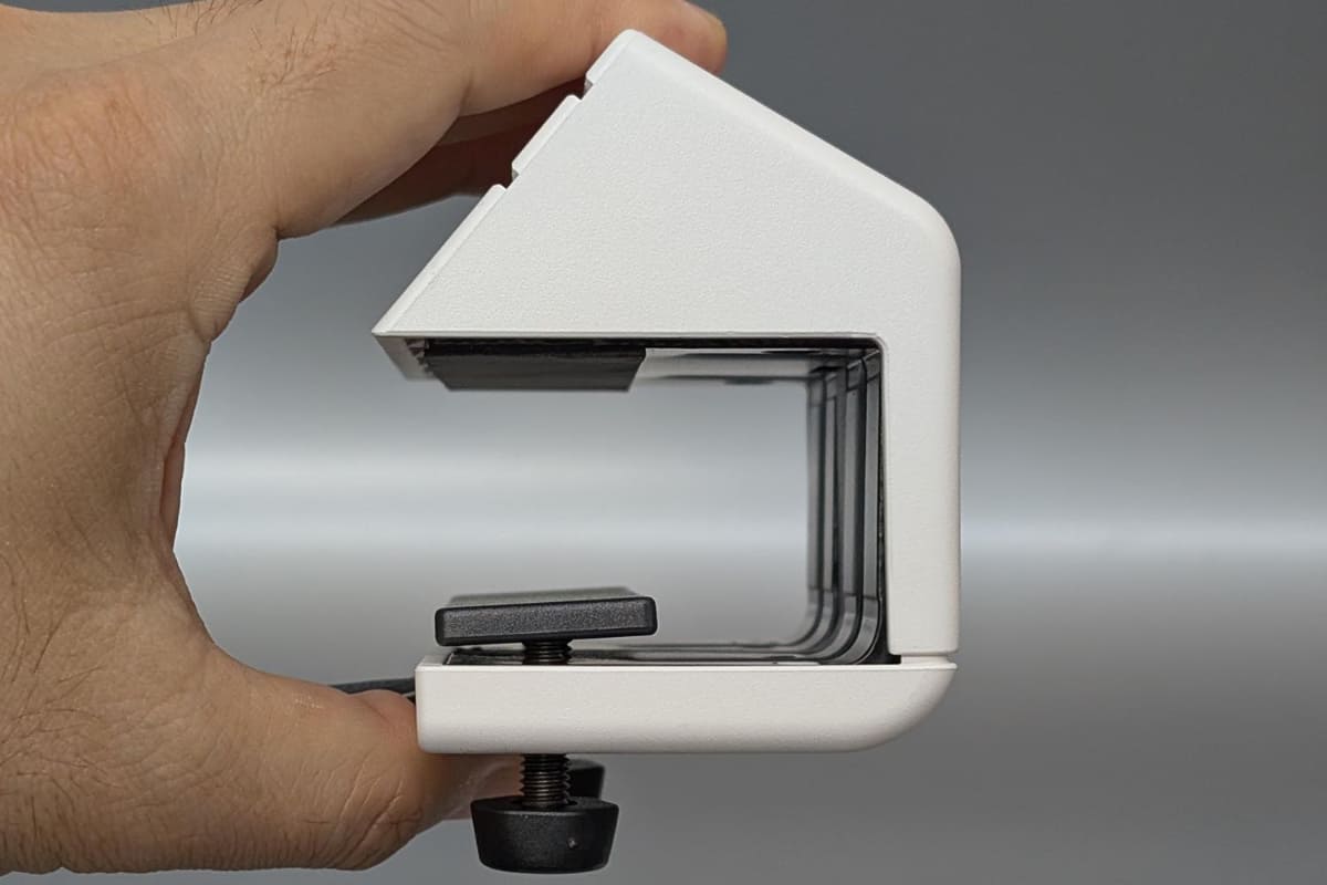 横から見たところ。口は傾斜をつけて配置されています