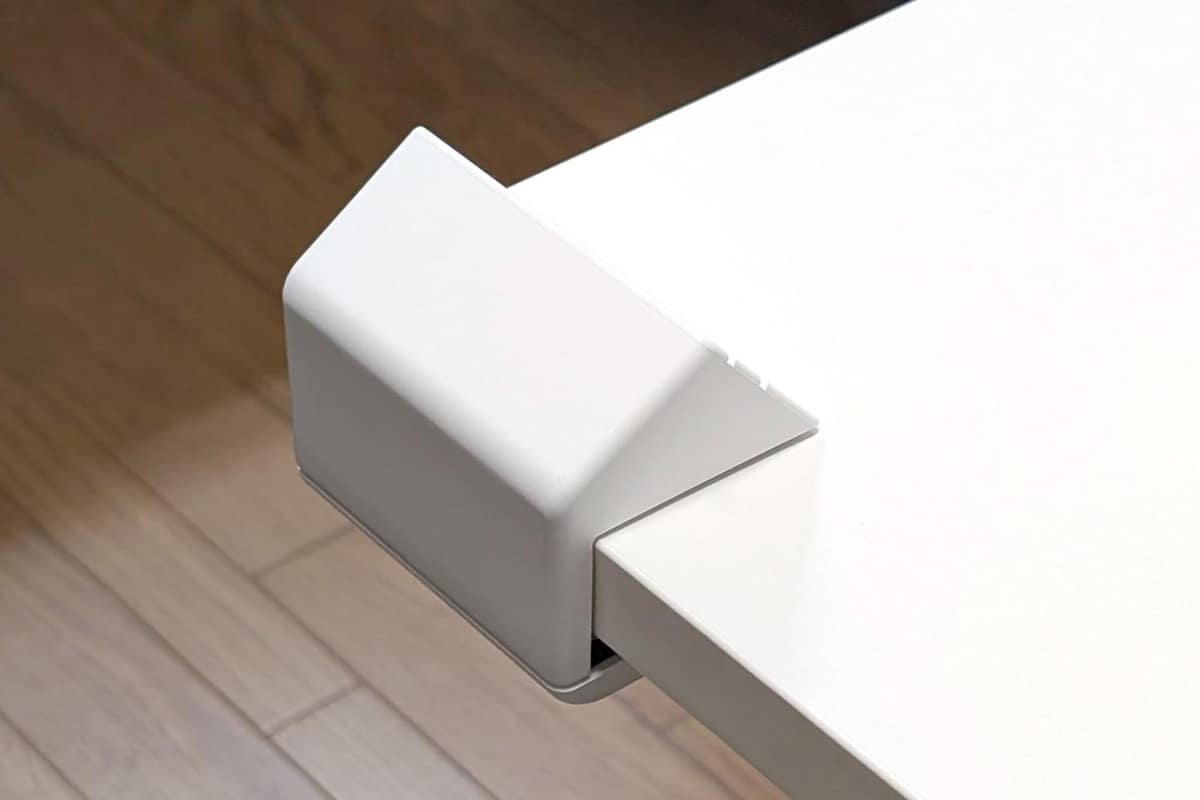 後方より。配線は内側に向かって伸びるため目立たないのが特徴