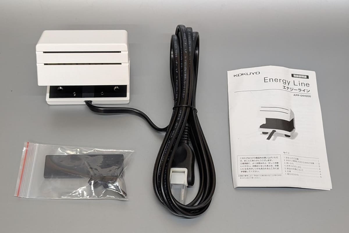 同梱品一覧。滑り止めのプレートなどが付属します