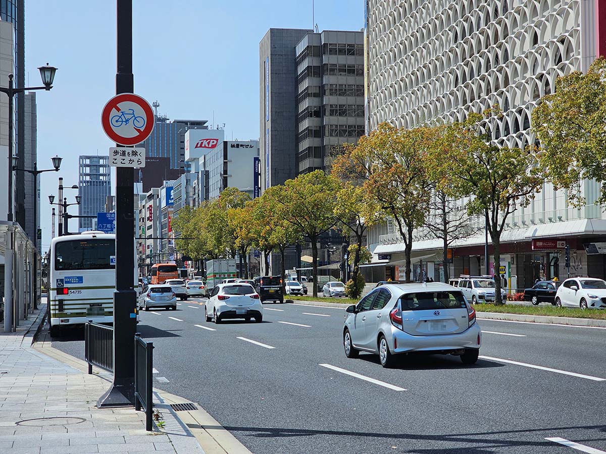 広島市の鯉城通り、自転車の車道走行が禁止されていた