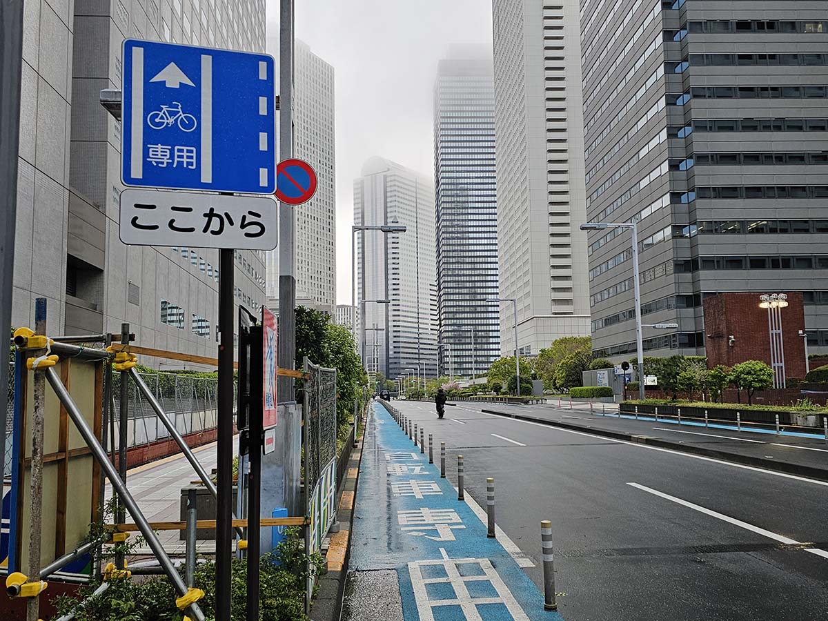 少しずつ増えてきた自転車専用通行帯、特定小型原付も走行できる