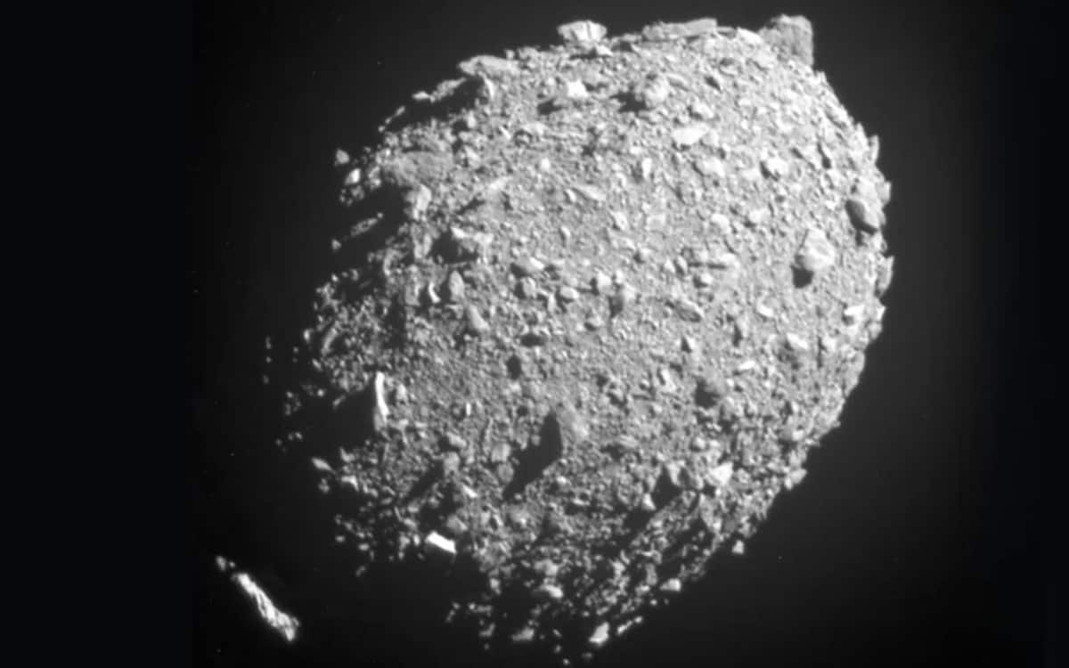 DART探査機が撮影した小惑星ディディモス。Credit: NASA