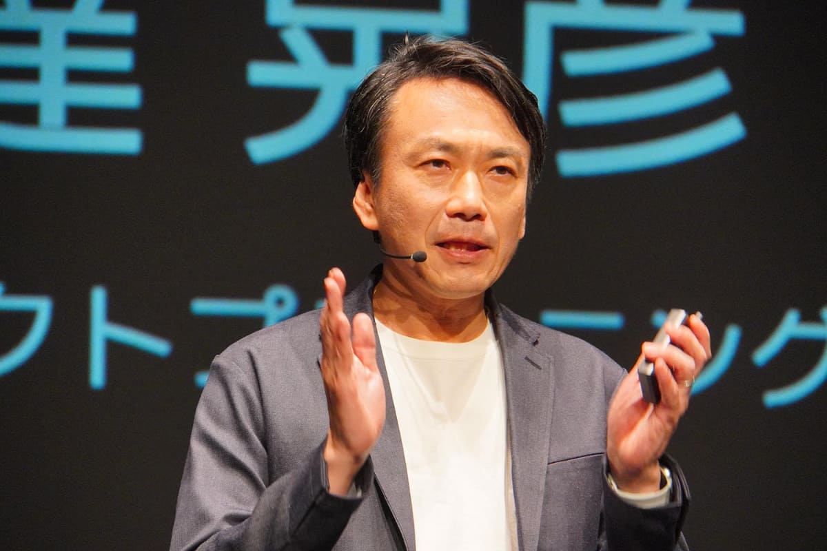 グローバルで要望の高い製品を、なるべく近い発売日に導入することが狙いだったと語ったXiaomi Japanの安達氏。写真は発表会登壇時のもの(人物写真は、以下同)