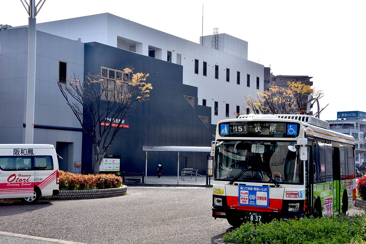 中百舌鳥駅の南側には小さなバスロータリー