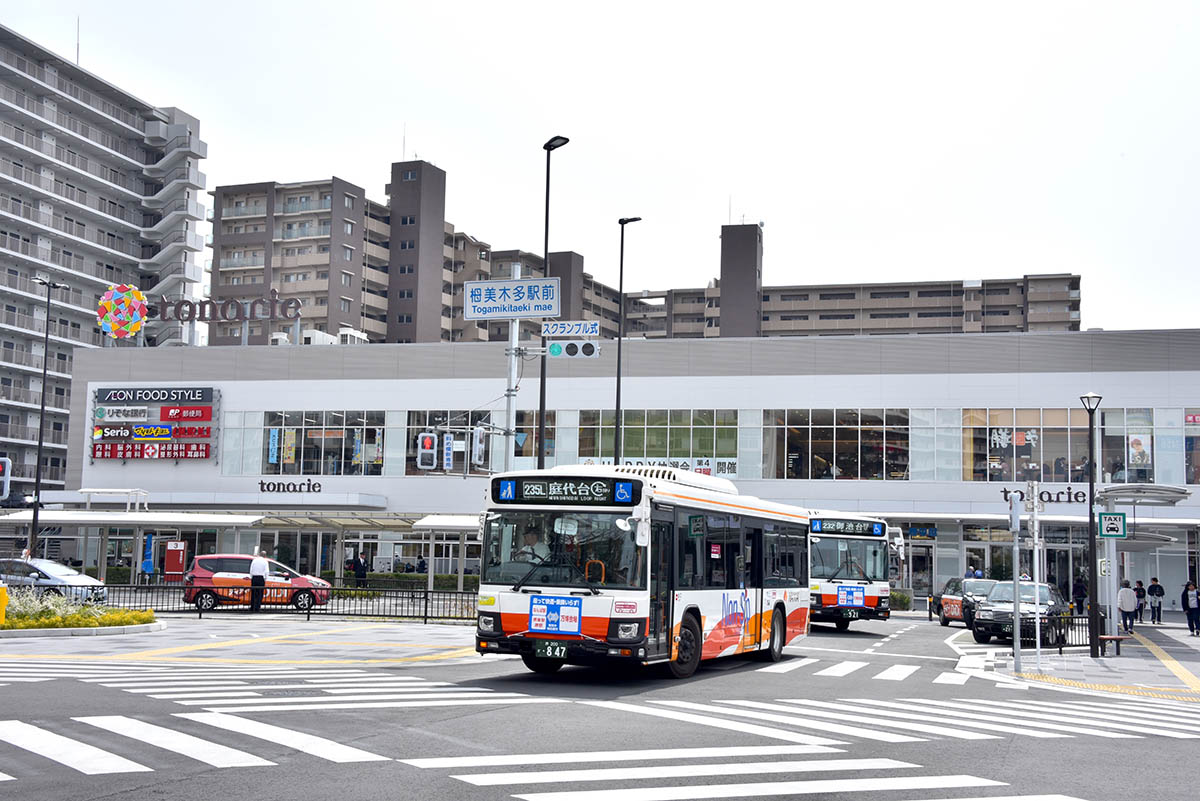 栂・美木多駅前に整備されたロータリー