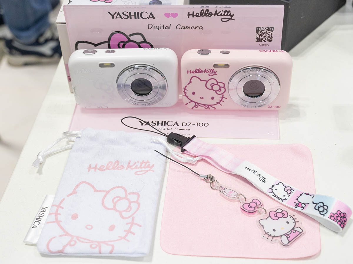 本体は一般的なコンパクトデジカメのスタイル