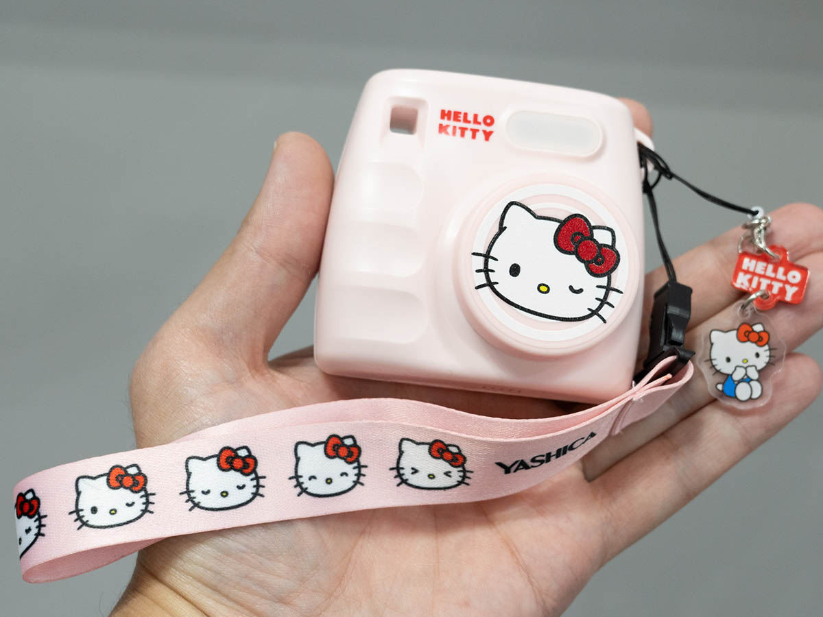 こちらの機種はインスタントカメラがモチーフでしょうか