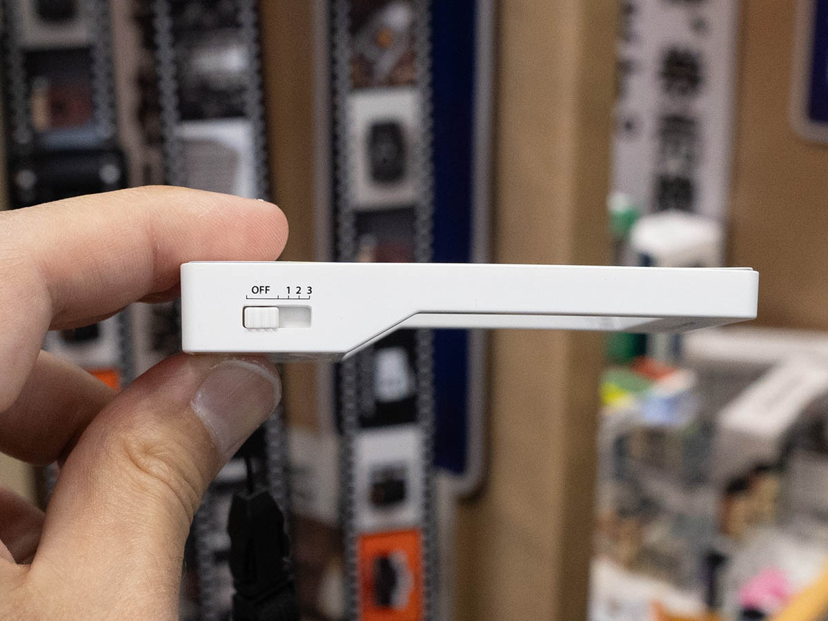 横から見ると薄さがわかります