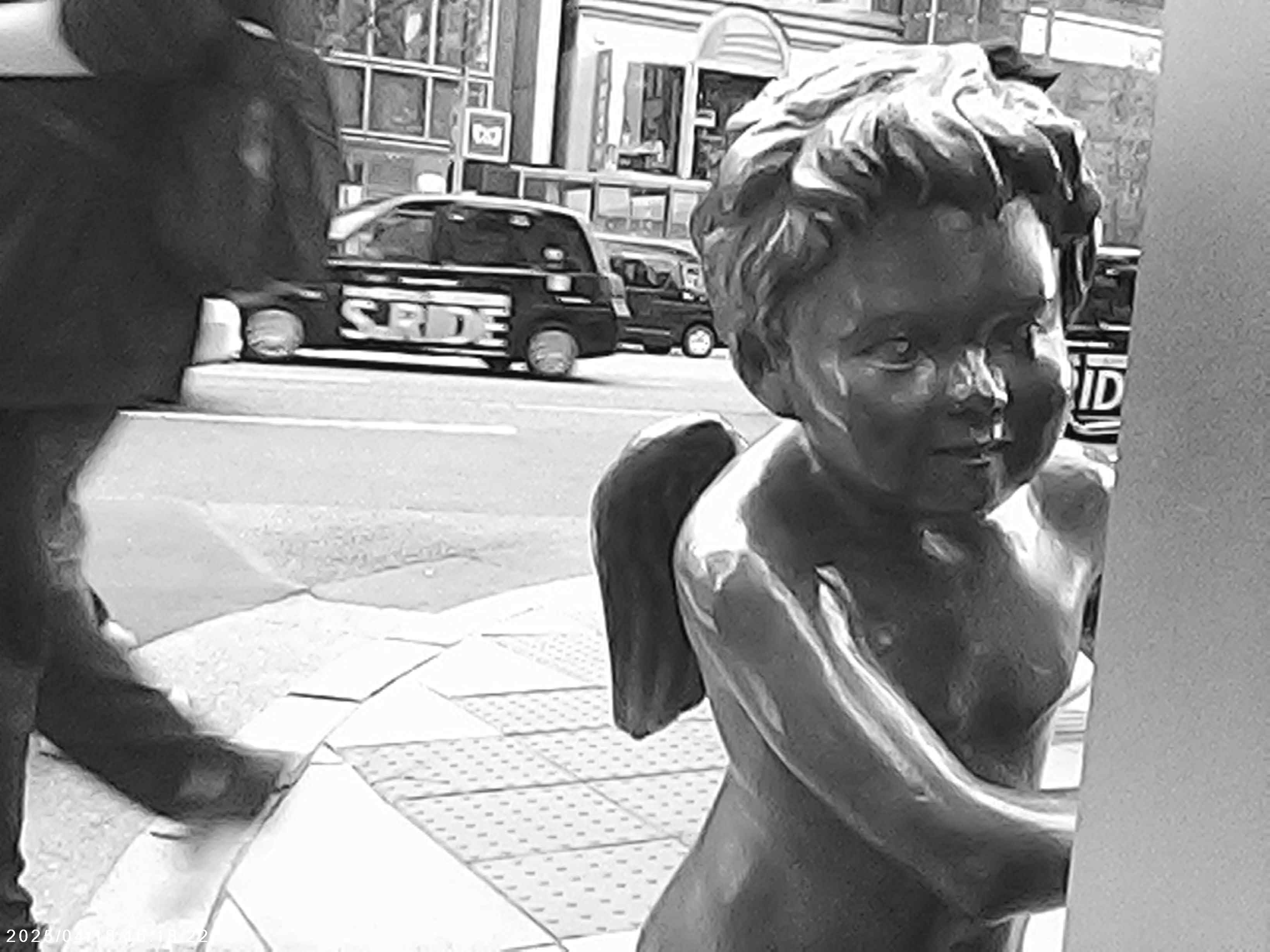 24種類のフィルター(スタンプやフレーム含む)を備えています。こちらはモノクロフィルターで撮影したもの