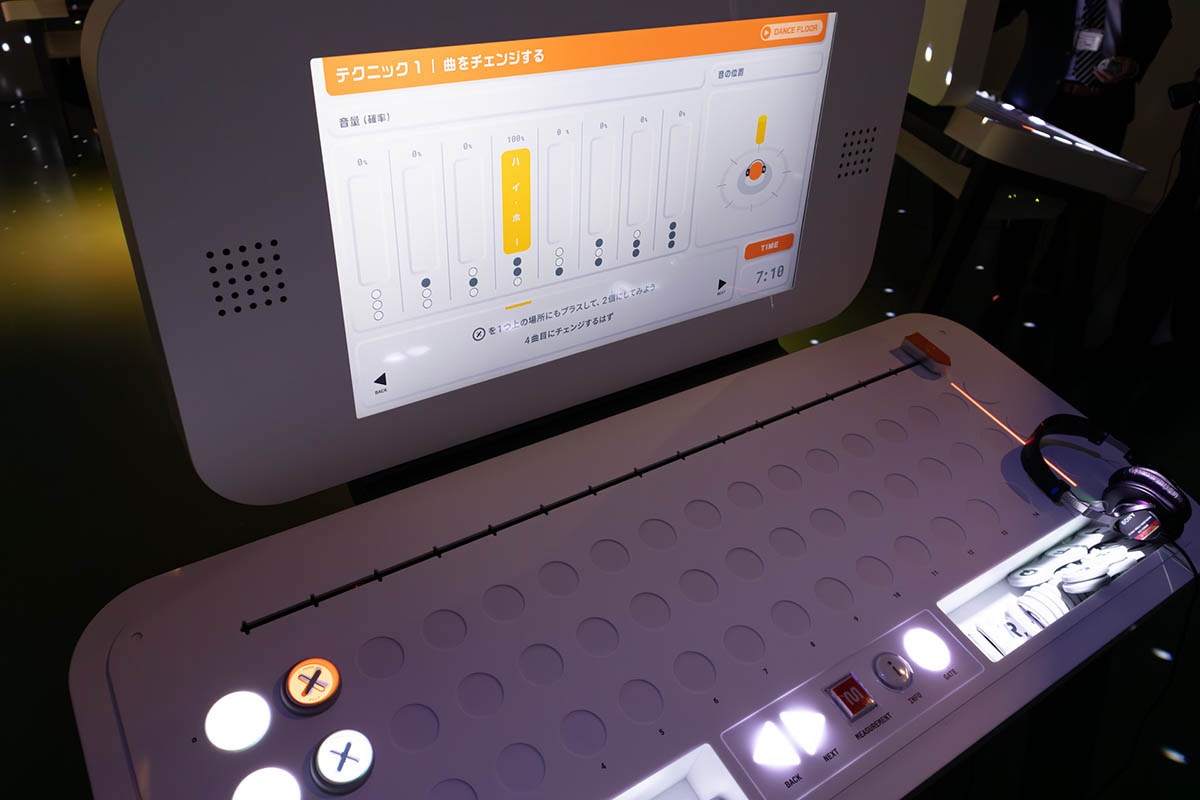 古典ビットの練習。Xゲートを使って特定のビット列を作り、任意の1曲が選べることを学べます