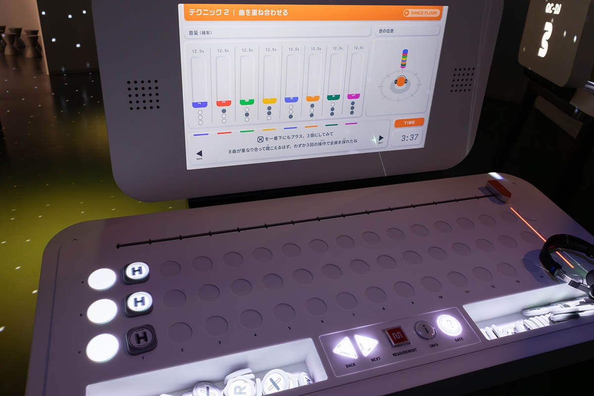 全ての量子ビットにHゲートを置いたところ。8曲を同時に表現できます。このとき、出現確率は均等割になるので12.5%ずつです。確率は音量の違いとして表現されていました