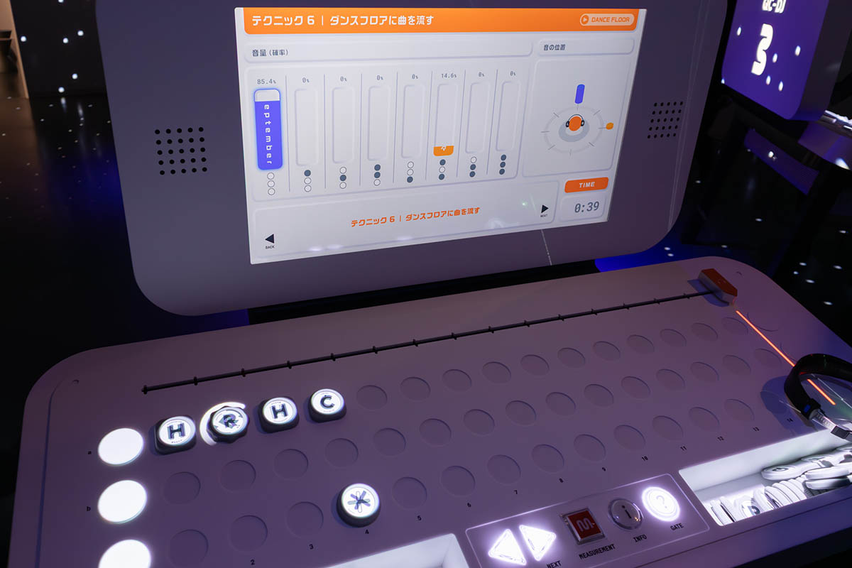 例えばRゲートで回転の操作することで、ある曲の出現確率を高めるといったことができます