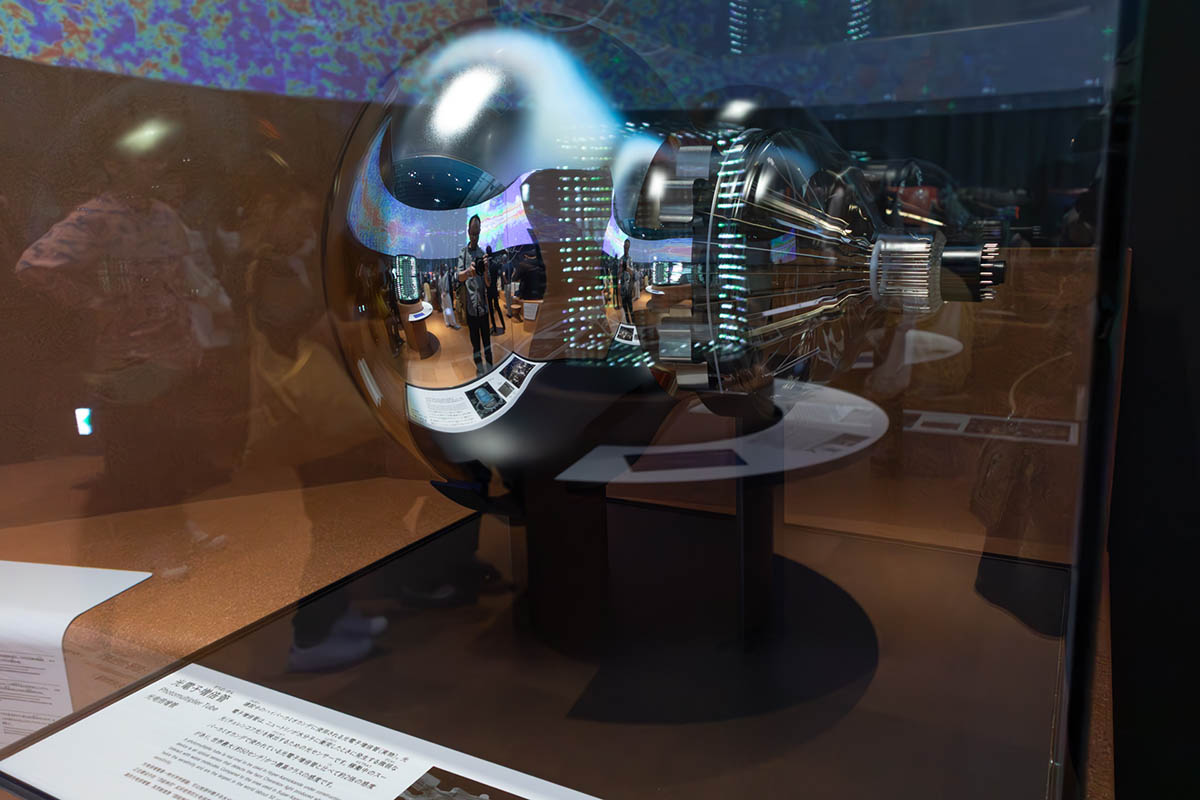 ニュートリノを観測する光電子増倍管も展示されていました