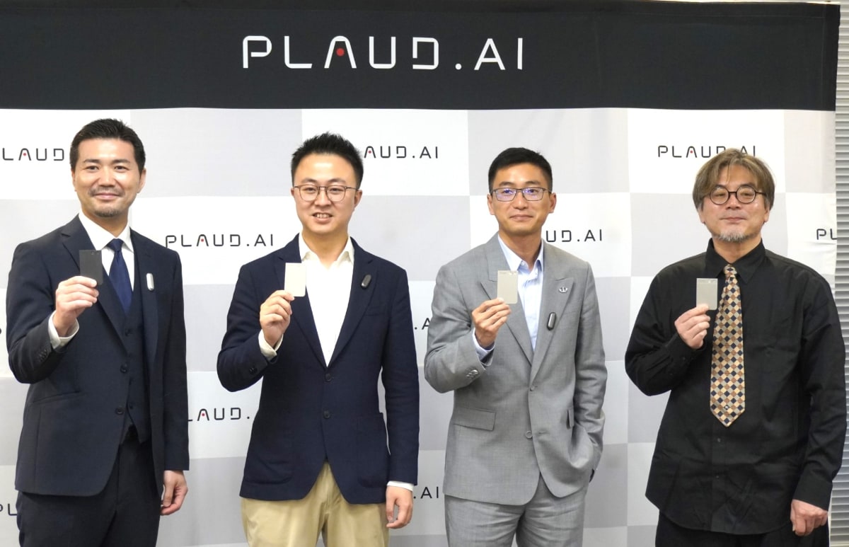 左からPLAUD Sales Directorの鈴木 直幸氏、カントリーマネージャーのワトソン・チャン氏、PLAUD AI 共同創業者 兼 CEOのネイサン・シュー氏、ジャーナリストの野村ケンジ氏