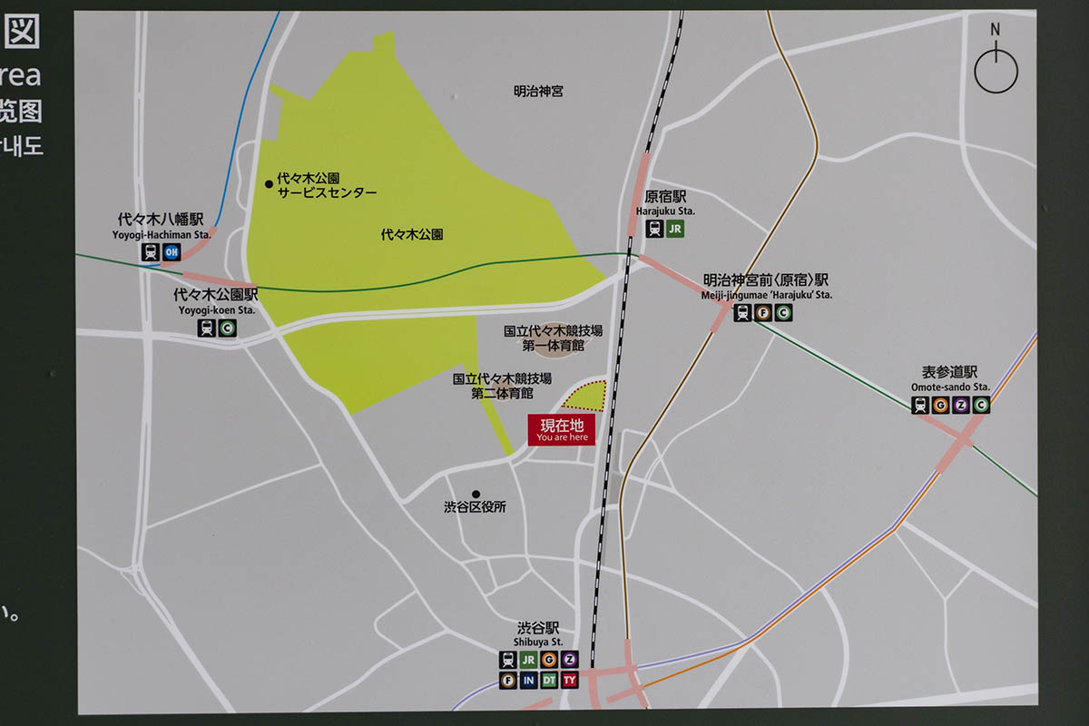 周辺案内図。「現在地」が新・代々木公園