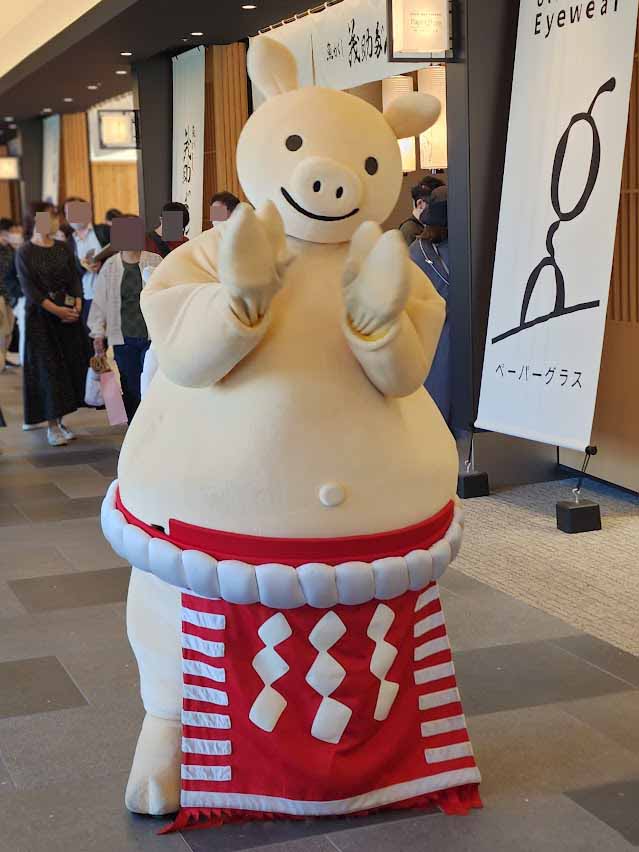 GWに羽田空港で遊んでいたら矢場とんの豚「ぶーちゃん」に遭遇