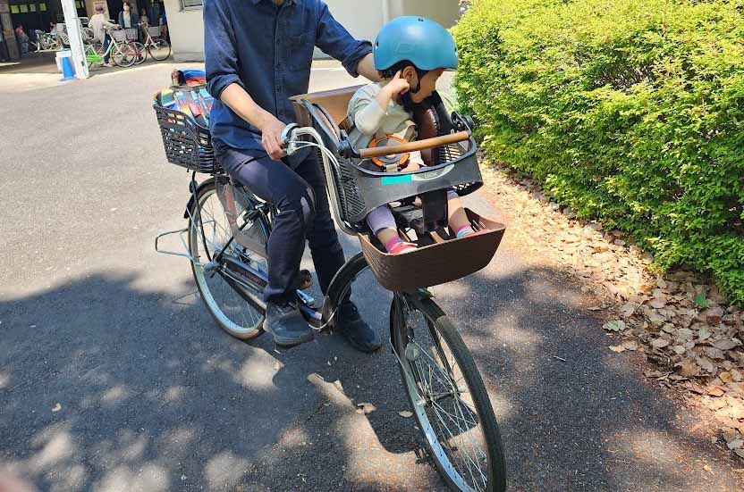 園内の子供向けエリアに行くためにはレンタサイクルを借りる必要があります。電動ではないので結構重いです