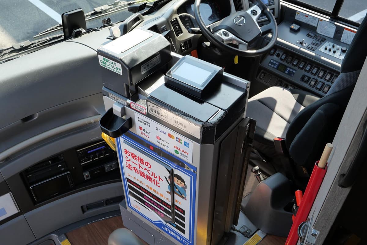 JR東海バスでは、2024年7月より車内運賃箱の運用を終了し、今後順次撤去する予定