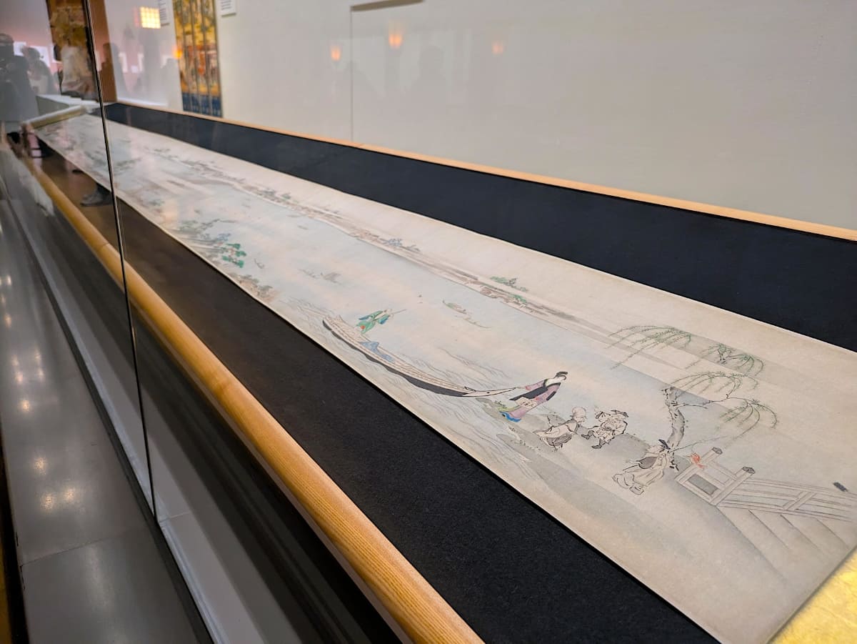 恵比寿、大黒天、福禄寿の三福神が、隅田川を舟で遡り吉原で遊ぶ様子を描いた、鳥文斎栄之筆の《隅田川図巻》。文化期(1804~18)。東京国立博物館蔵