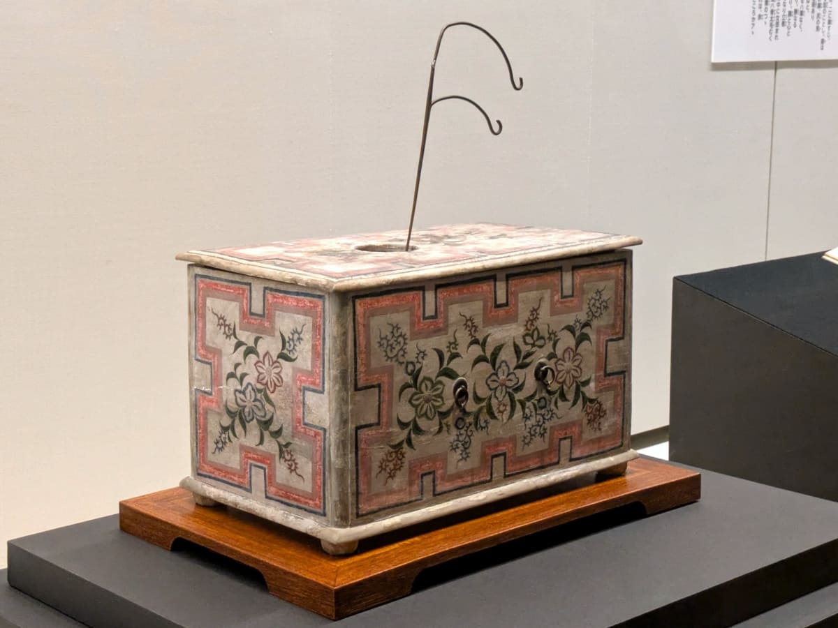 平賀源内が作り、病の治療に用いたり見世物として話題を集めたという《エレキテル》。現存する2台のうち、郵政博物館蔵の1台が、前期(〜5月18日)に展示される